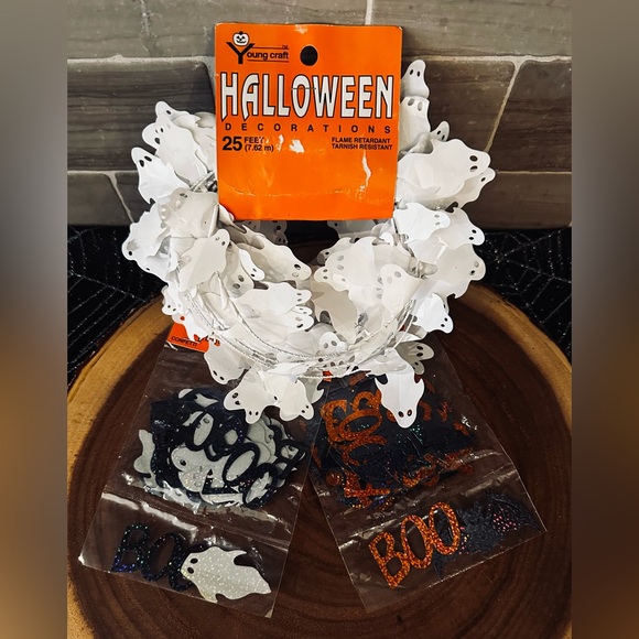 👻Brand New Halloween Ghost Garland Decor and 2 Boo Confetti Packs Bats & Ghosts - Picture 2 of 6